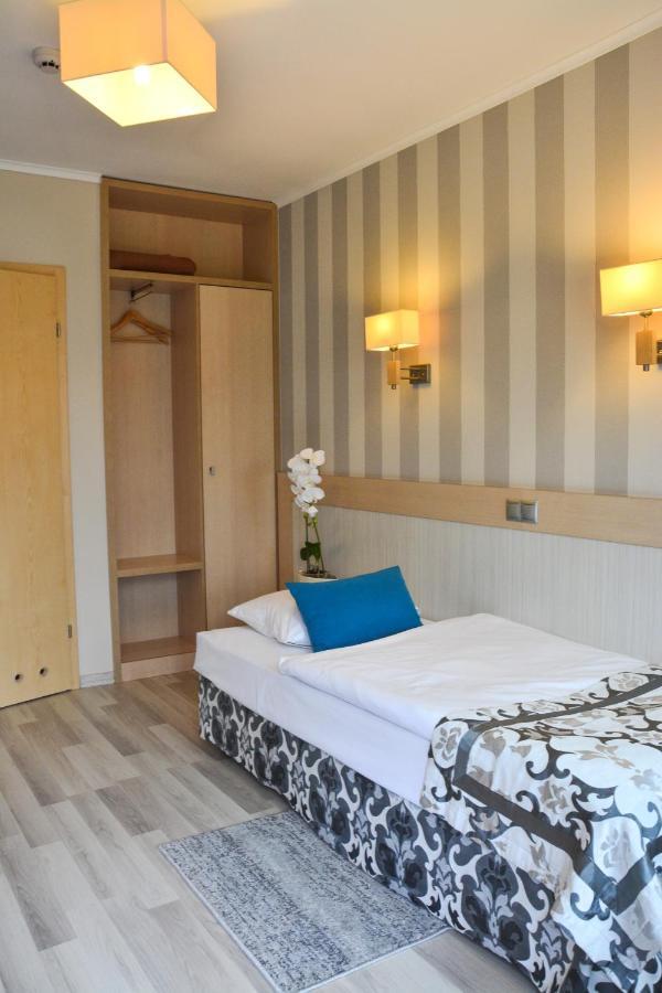 Restauracja 32 Motel Gryfice Ngoại thất bức ảnh