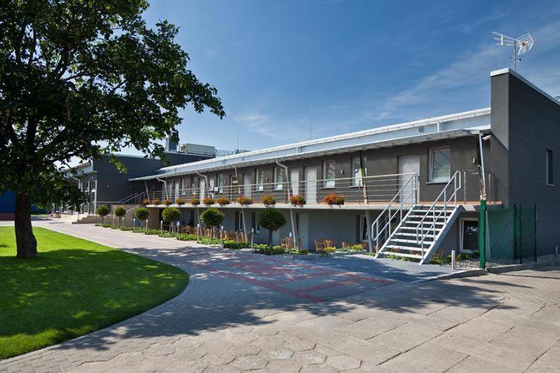 Restauracja 32 Motel Gryfice Ngoại thất bức ảnh
